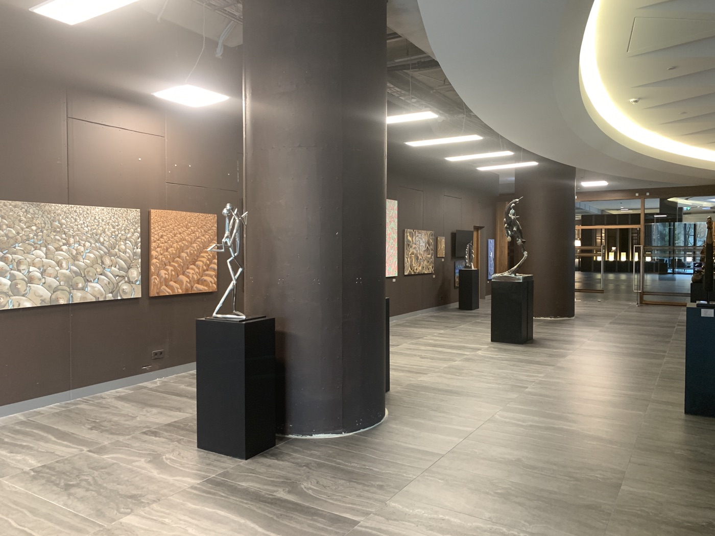 Monumentālās gleznas Zunda Towers arhitektoniskajā vidē